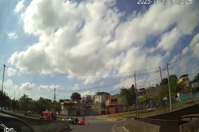 Filmagem mostra o momento em que os militares foram atropelados durante resgate em avenida de Belo Horizonte (MG) -  (crédito: Redes Sociais/Reprodução)