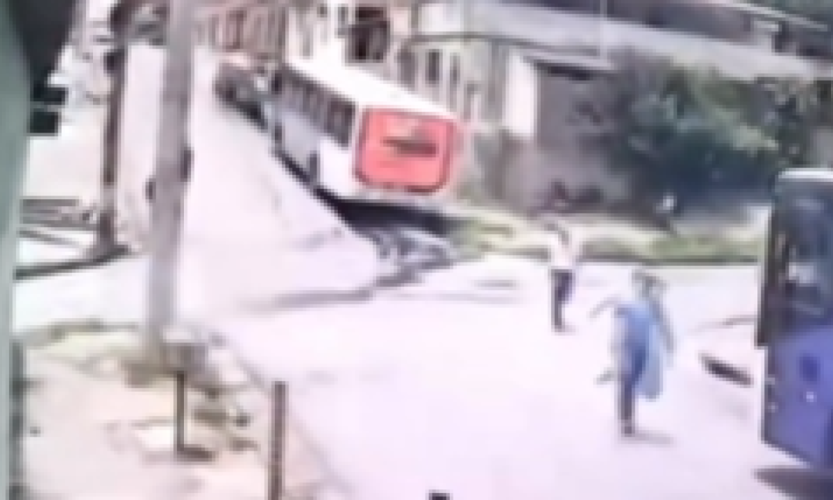 Guarda Municipal foi esfaqueado por motorista de ônibus na Grande BH depois de discussão no trânsito -  (crédito: Redes Sociais/Reprodução)