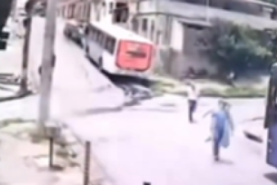 Guarda Municipal foi esfaqueado por motorista de ônibus na Grande BH depois de discussão no trânsito -  (crédito: Redes Sociais/Reprodução)