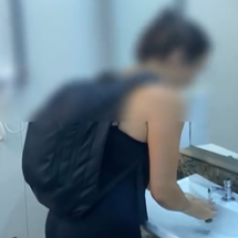 Vídeo: mulher é indiciada por injuriar mulher trans em banheiro de academia - Redes Sociais/Reprodução