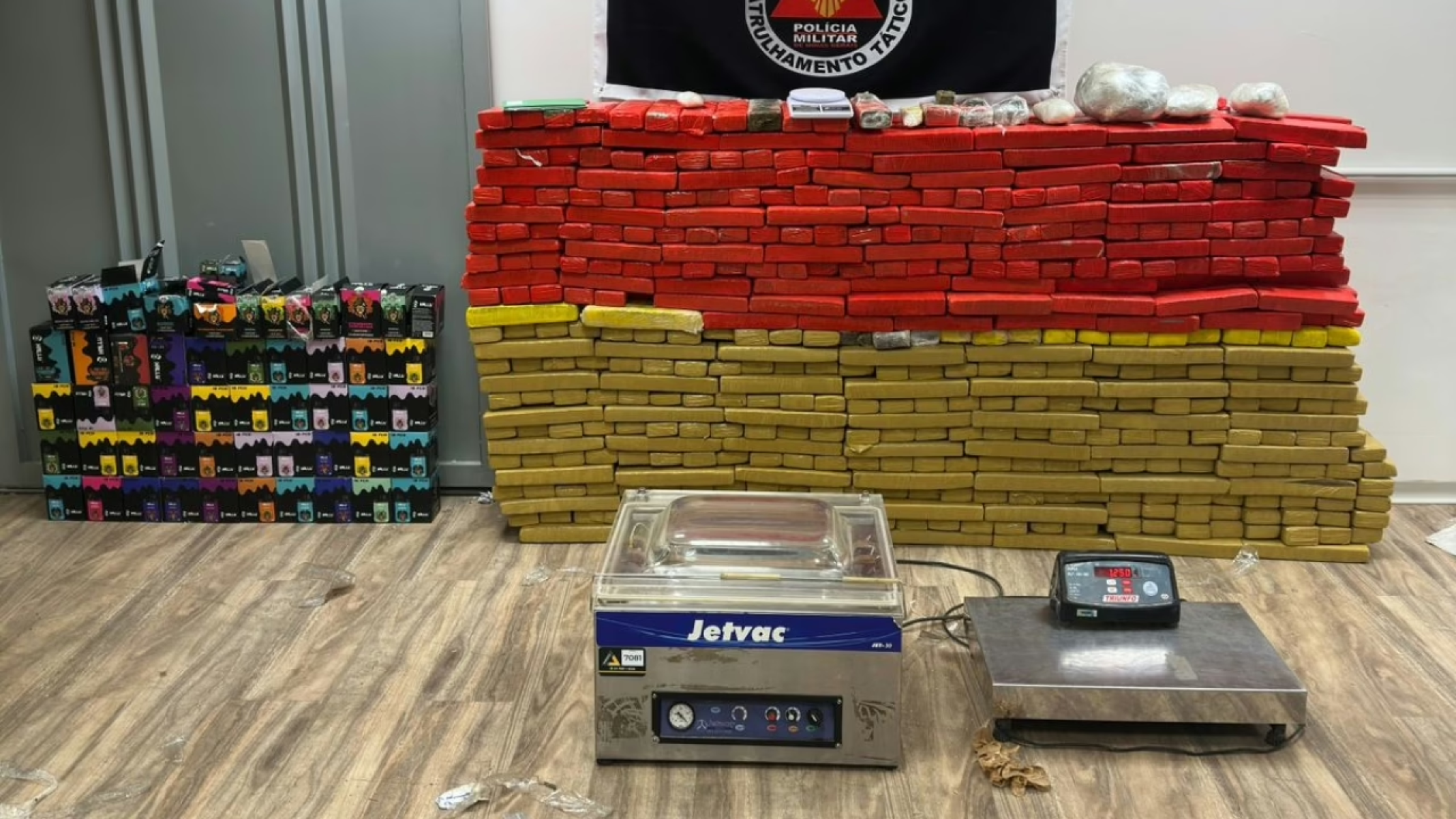 Polícia apura denúncia e encontra casa com meia tonelada de maconha - DivulgaÃ§Ã£o/PMMG