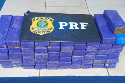 PRF prende homem com mais 50 kg de maconha -  (crédito: DivulgaÃ§Ã£o/PRF)