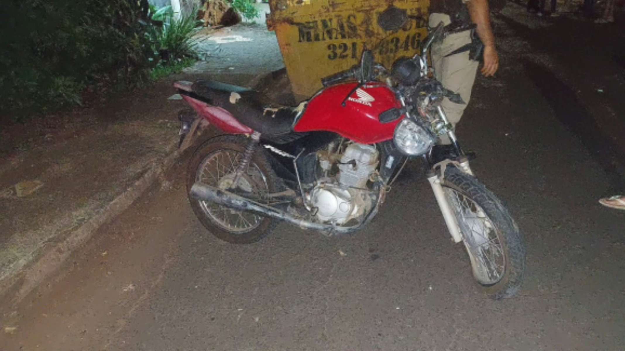 Um jovem morre e outro fica ferido em acidente com moto furtada