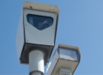 Radares ajudam a reduzir infrações no trânsito, diz estudo -  (crédito: DINO)