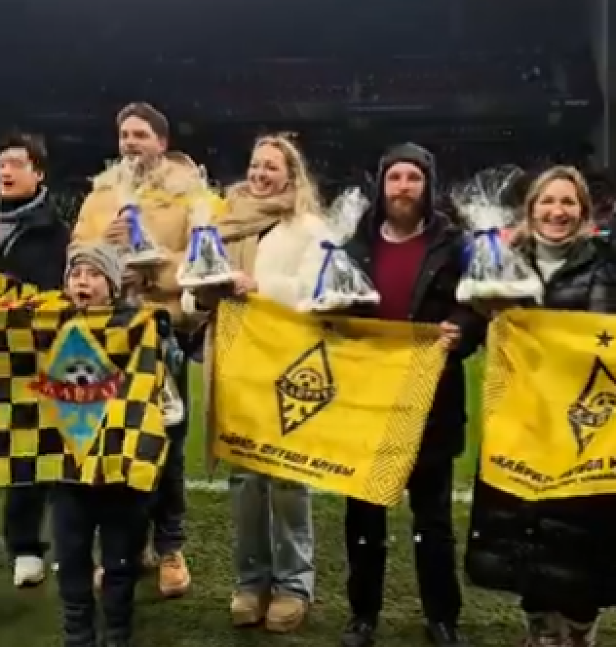 Torcedores viajam 5 mil quilômetros e são presenteados por adversário na Champions - No Ataque Internacional