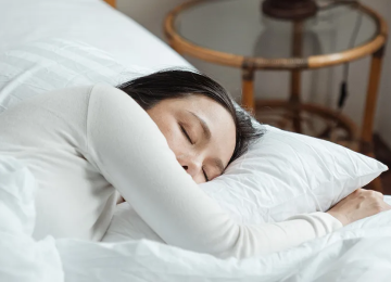 Sono de qualidade também é importante, já que o descanso excessivamente curto ou interrompido está associado a alterações metabólicas que podem sobrecarregar o fígado. -  (crédito: Divulgação)