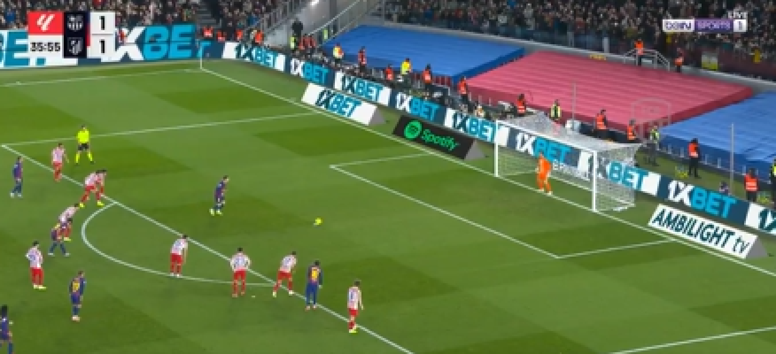 Com mais de 700 gols na carreira, ídolo de gigante europeu perde pênalti bizarro; veja - No Ataque Internacional