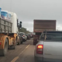 BR-040: acidente entre moto e carro interdita parte da rodovia  - Redes Sociais/Reprodução