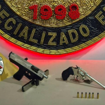 Homem é preso ao vender armas de fogo no bairro Eldorado, em Contagem - PMMG/Reprodução