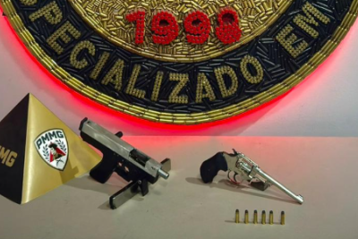 Homem foi preso ao vender revólver, submetralhadora e munições em Contagem (MG), na Grande BH -  (crédito: PMMG/Reprodução)
