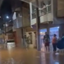 Vídeo: chuva forte provoca enxurradas e alagamentos em cidades de MG - Redes Sociais/Reprodução