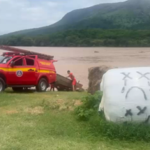 Traficante foge da PM, pula em rio e acaba resgatado pelos bombeiros - PMMG/Reprodução
