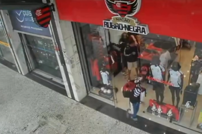 Além do adolescente de 14 anos, outros jovens roubaram loja do Flamengo no Belvedere -  (crédito: Redes Sociais/Reprodução)