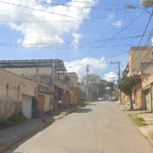 Carreta bate em poste e deixa mais de 400 imóveis sem energia elétrica - Reprodução/Google Street View