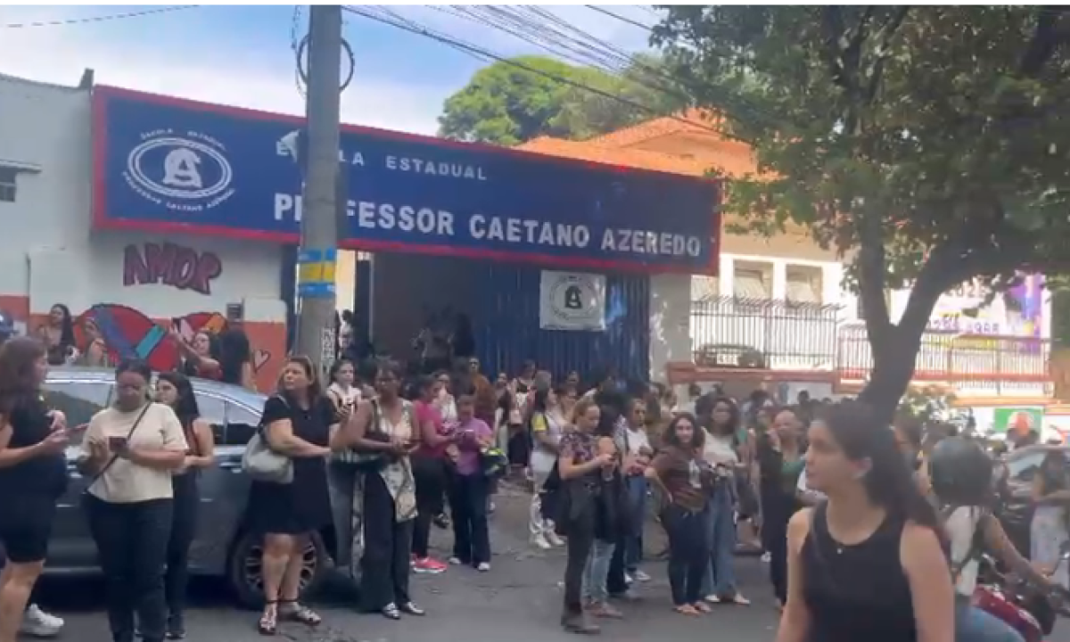 Candidatos chegaram a entrar nos locais de prova antes de serem informados sobre o cancelamento -  (crédito: Redes Sociais / Reprodu&ccedil;&atilde;o)