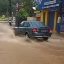 Vídeos mostram ruas alagadas depois de chuva forte em cidades de MG - Redes Sociais/Reprodução