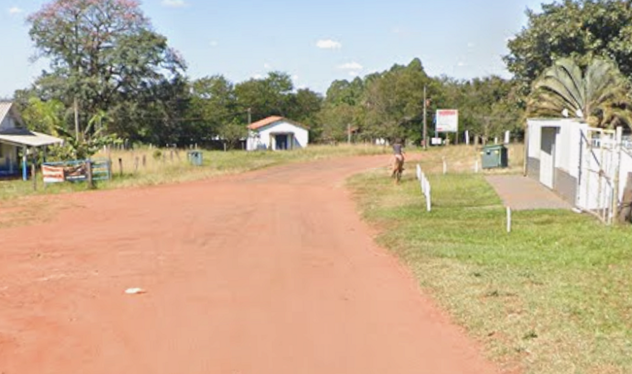Homem é atacado com facão em briga por lote na zona rural de Uberlândia -  (crédito: ReproduÃ§Ã£o/Google Street View)