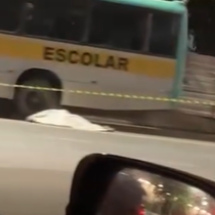 Garupa morre depois de moto bater em reboque na Av. Cristiano Machado - Redes Sociais/Reprodução