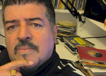 DJ Hum, ícone do hip-hop, lança o inédito álbum 'Nos Caminhos da Música'   -  (crédito: Divulgação)