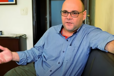 O homem que se popularizou como o 'maior mentiroso do Brasil' por sua lábia e pela repercussâo que alcançou é Marcelo Nascimento da Rocha. Ele morreu aos 49 anos em 10 de dezembro decorrência de complicações hepáticas de uma cirurgia bariátrica. 

 -  (crédito: Reprodução YouTube Eliezer Tymniak)