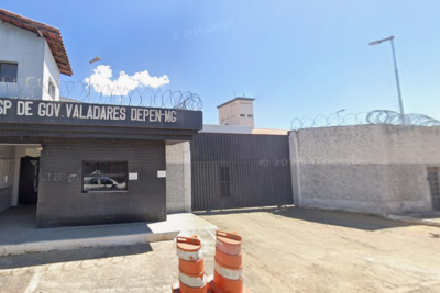 A principal suspeita da PM é de que o material apreendido seria arremessado para a Ceresp de Governador Valadares  -  (crédito: Google Street View/Reprodução)