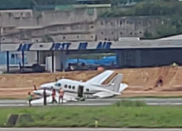 Apesar do susto, nenhum dos sete ocupantes da aeronave ficaram feridos -  (crédito: Redes Sociais / Reprodução)