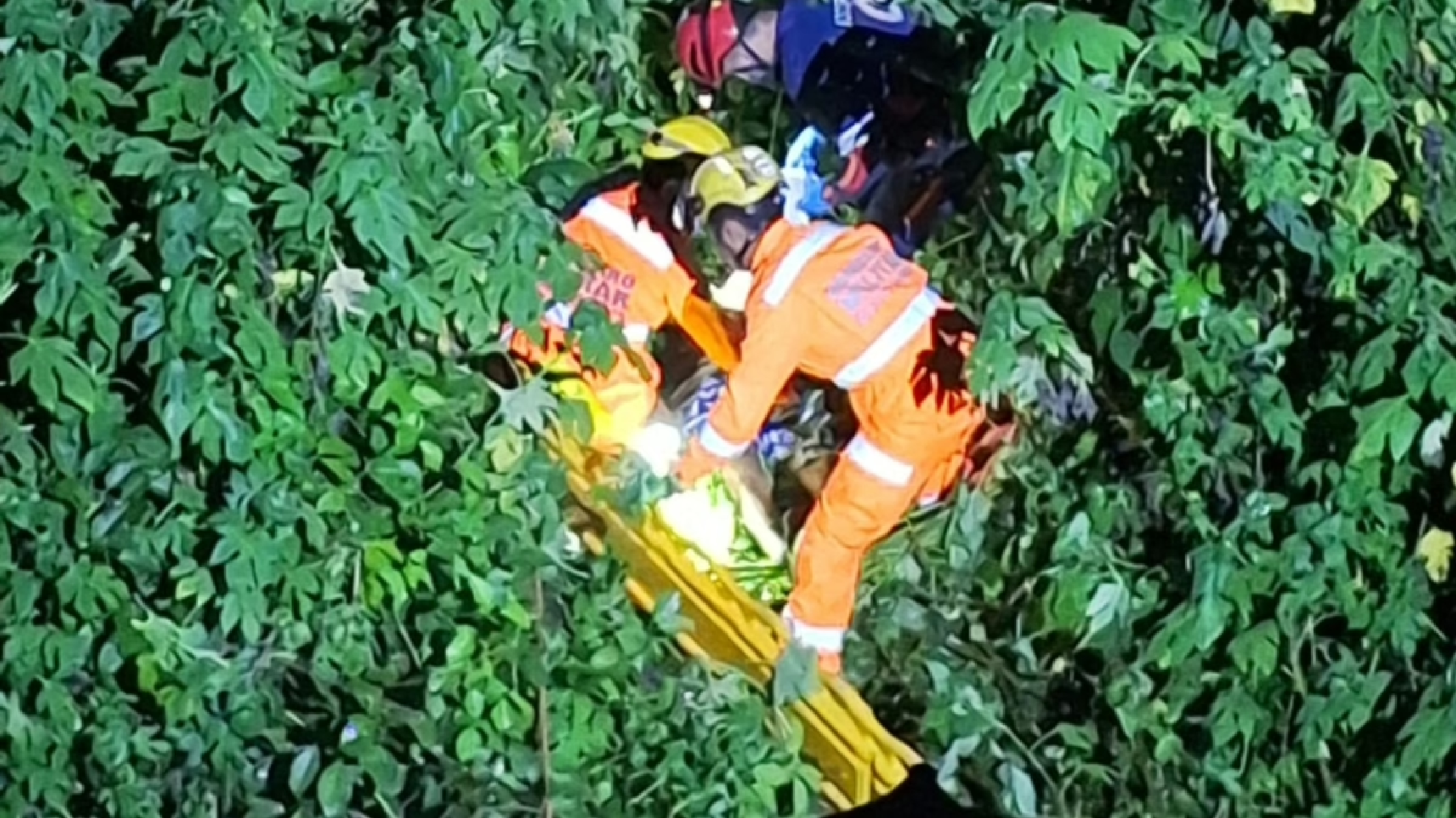 Homem com sinais de embriaguez cai em vala de 20 metros de profundidade -  (crédito: CBMG/divulga&ccedil;&atilde;o)