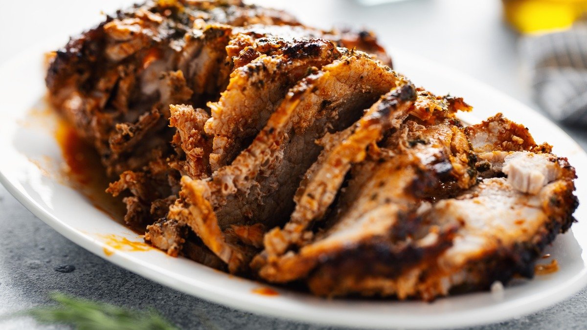 Um tender assado, fatiado e suculento, &eacute; o prato que pode brilhar na ceia de Natal seguindo as dicas de preparo -  (crédito: Freepik)