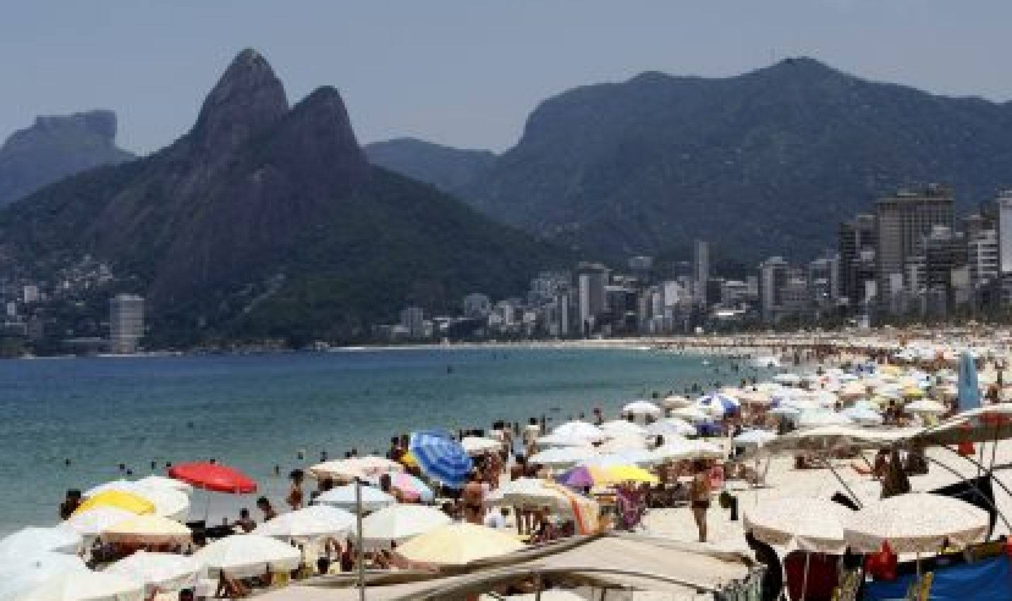 Com calor de até 40ºC, praias do Rio ficam cheias no Natal - Tupi