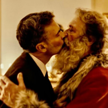 Na propaganda audiovisual que circulou no país, o Papai Noel se declara gay e encontra um namorado -  (crédito: Reprodução Redes Sociais)