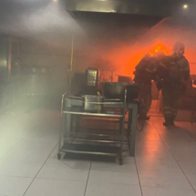 Vídeo: incêndio atinge cozinha que abastece hospitais em Barbacena (MG) - Corpo de Bombeiros/Reprodução