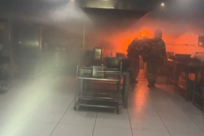 Incêndio atinge cozinha industrial que abastece hospitais em Barbacena (MG) -  (crédito: Corpo de Bombeiros/Reprodução)