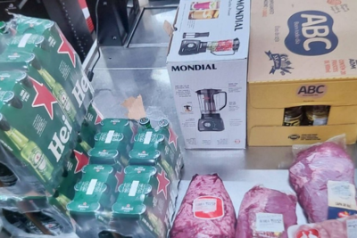 Homem tenta furtar 72 garrafas de cerveja e carne de supermercado -  (crédito: DivulgaÃ§Ã£o/PMMG)