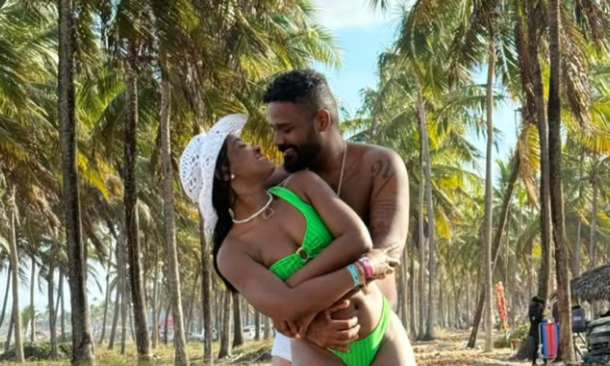 No Instagram, Erika Januza definiu o encontro com Arlindinho como um 'presente no finalzinho do ano' -  (crédito: Instagram/Reprodução)