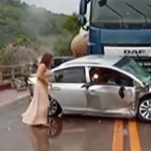 BR-356: batida de carreta com carros fecha pista e fere cinco pessoas - Redes Sociais/Reprodução