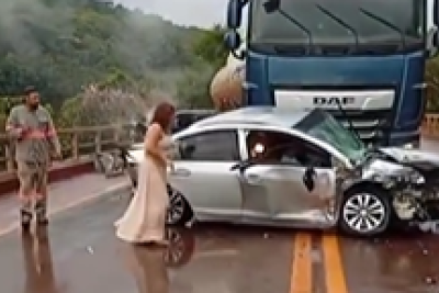 Batida entre carreta e três carros interdita rodovia e deixa dois feridos graves na BR-356 -  (crédito: Redes Sociais/Reprodução)