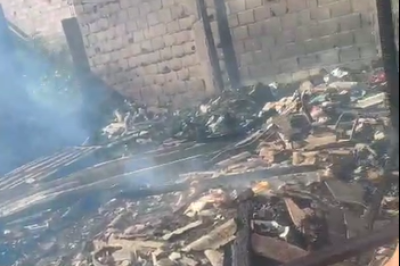 As duas residências foram incendiadas; as irmãs perderam móveis, roupas, documentos, alimentos e objetos pessoais -  (crédito: Arquivo pessoal/Reprodução)