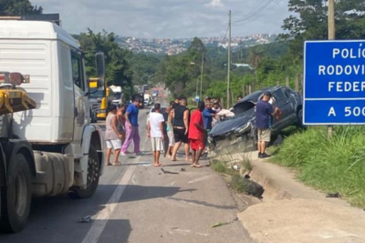 O acidente ocorreu por volta das 9h na BR-381; condutora foi levada para hospital -  (crédito: Redes Sociais/Reprodução)