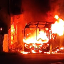 Vídeo: ônibus pega fogo no Barreiro, em BH e mobiliza bombeiros - Corpo de Bombeiros/Reprodução