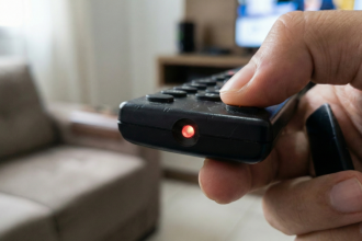 O que significa o LED do controle remoto e o que ele revela sobre o funcionamento do aparelho