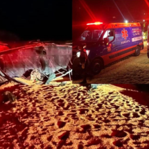 MG: carreta carregada com milho tomba e interdita a BR-262 - Redes Sociias/Reprodução