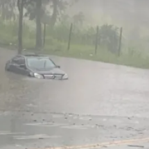 Mercedes fica ilhada no Belvedere por causa da chuva - Redes Sociais/Reprodu&ccedil;&atilde;o