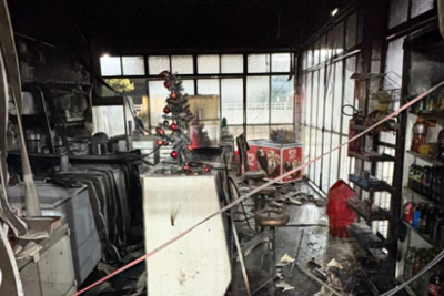 Lanchonete do Terminal Rodoviário de Conselheiro Lafaiete pega fogo nesta segunda-feira -  (crédito: Corpo de Bombeiros/Reprodução)