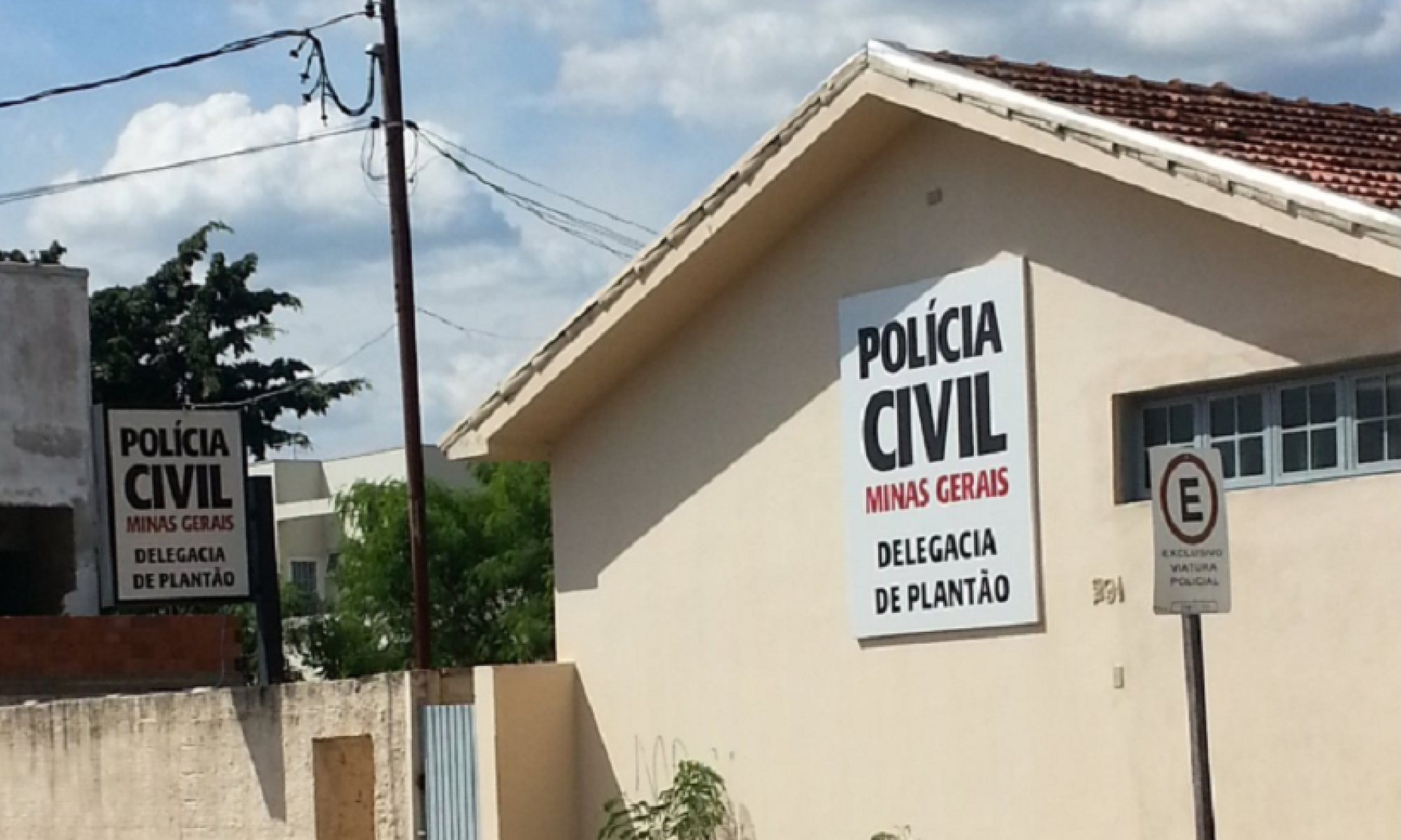 Mulher amordaçada pula de carro em movimento para fugir de marido - Reprodu&ccedil;&atilde;o/Google Street View