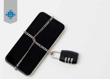 Celular envolvido com correntes e cadeado simbolizando o bloqueio do aparelho no empréstimo com garantia de celular.  -  (crédito: Reprodução Educando Seu Bolso)