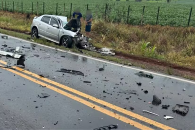 Um morre e tr&ecirc;s ficam feridos em acidente na MG-190; c&acirc;mera mostra acidente -  (crédito: Divulga&ccedil;&atilde;o/PMMG)