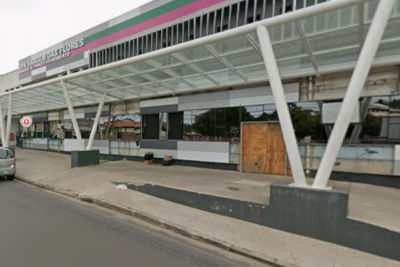 Vítimas foram levadas para a Upa Vargem das Flores. Uma morreu, alvo do assassinato e outra foi levada para o Hospital Municipal de Contagem -  (crédito: Google Street View/Reprodução)