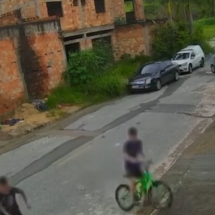 Vídeo mostra crianças escapando de caminhão desgovernado na Grande BH - Redes Sociais/Reprodução