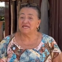 Idosa diz ter comprado duas casas com venda de fofocas na Colômbia - Reprodução/Instagram/@ladydaniellag