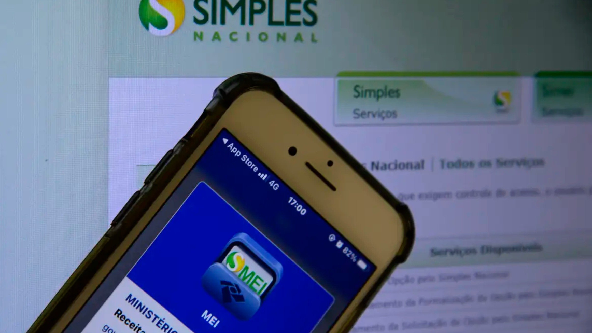 Aplicativo do MEI e site do Simples Nacional ilustram as ferramentas digitais para a declara&ccedil;&atilde;o anual que exige aten&ccedil;&atilde;o dos microempreendedores. -  (crédito:  Marcello Casal JrAg&ecirc;ncia Brasil)